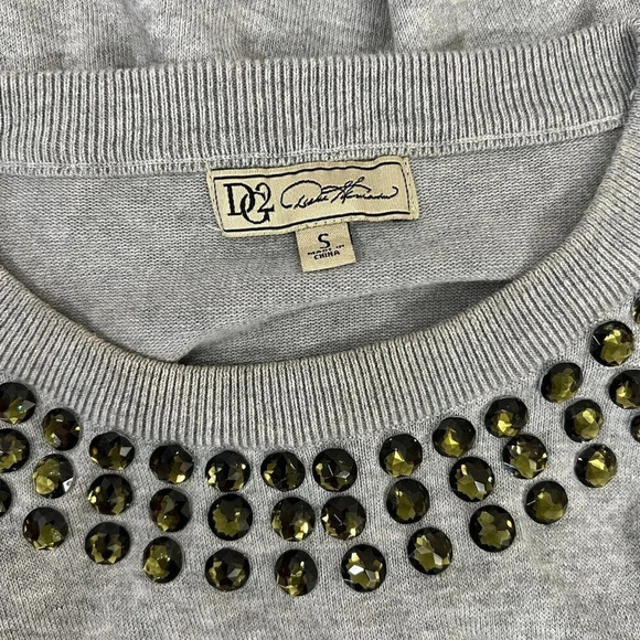 DG2 Gray Cold Shoulder Sweater Rhinestone Embellished Neckline Bling Small - Picture 8 of 8